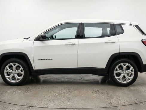 Used 2025 Jeep Compass Latitude AWD/4WD image 5