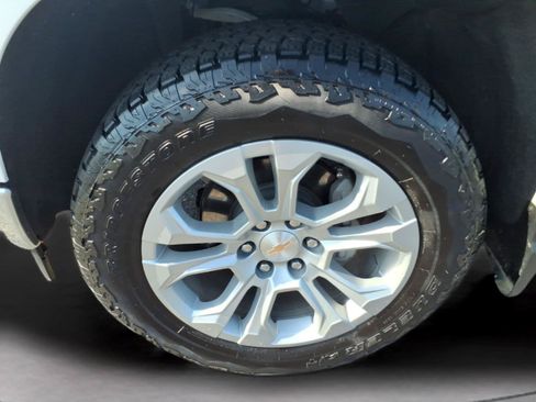 Used 2024 Chevrolet Silverado 1500 LTZ w/ LTZ Convenience Package II AWD/4WD image 11