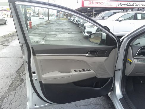 Used 2018 Hyundai Elantra SE image 16