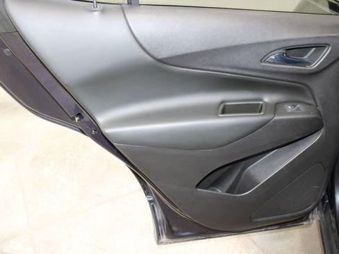 Used 2018 Chevrolet Equinox LT image 18