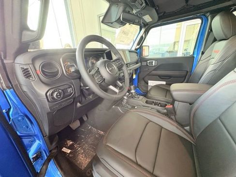 New 2026 Jeep Gladiator Rubicon w/ Steel Power Dome Hood Package AWD/4WD image 22