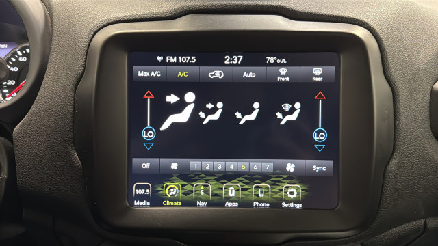 Used 2022 Jeep Renegade Latitude AWD/4WD image 17
