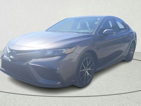 Used 2022 Toyota Camry SE FWD image 3