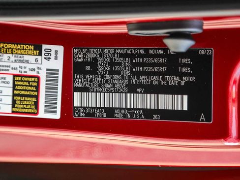 Used 2023 Toyota Sienna XLE image 28