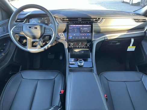 New 2025 Jeep Grand Cherokee L Limited image 4