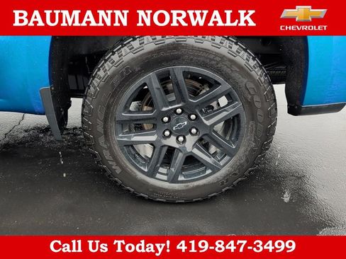 Used 2024 Chevrolet Silverado 1500 Custom w/ LPO, Dark Essentials Package image 4