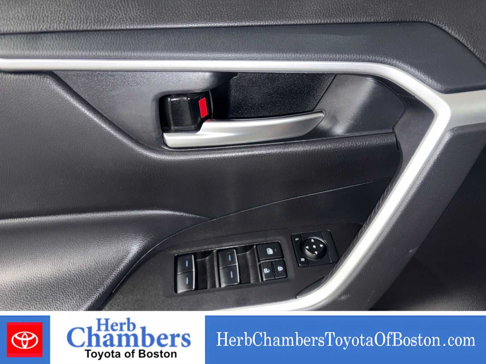 Used 2025 Toyota RAV4 XLE w/ Convenience Package AWD/4WD image 16