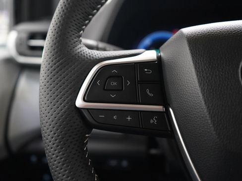 Used 2025 Toyota Sienna LE AWD/4WD image 29