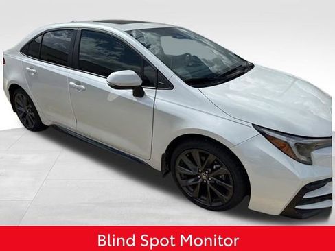 Used 2025 Toyota Corolla SE w/ SE Premium Package image 8