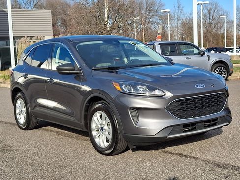 Certified 2022 Ford Escape SE image 2