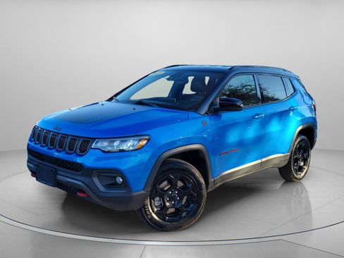 Used 2023 Jeep Compass Trailhawk image 2