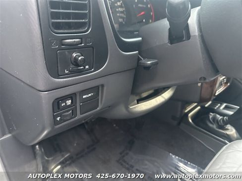 Used 1999 Nissan Pathfinder LE image 17