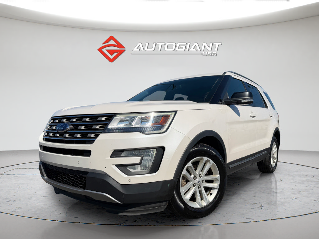 Used 2017 Ford Explorer XLT w/ Equipment Group 202A FWD image 2
