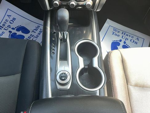 Used 2019 Nissan Pathfinder SV image 15