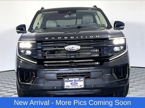 Used 2025 Ford Expedition Active AWD/4WD image 3