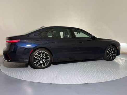 Used 2025 BMW 740i xDrive AWD/4WD image 9