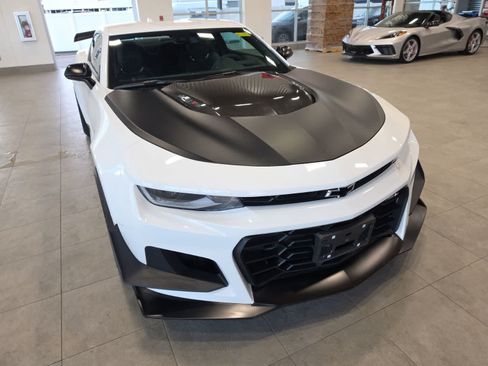 Used 2020 Chevrolet Camaro ZL1 RWD image 4