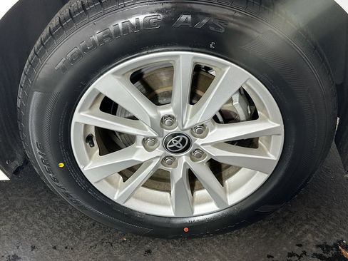 Used 2025 Toyota Camry LE image 11