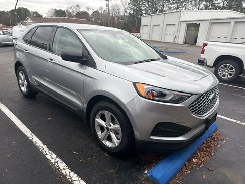 Used 2023 Ford Edge SE image 1
