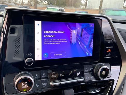 Used 2024 Toyota Highlander LE image 31