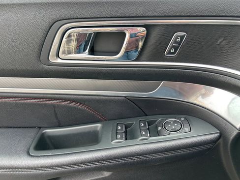 Used 2018 Ford Explorer Sport w/ Ford Safe & Smart Package image 15