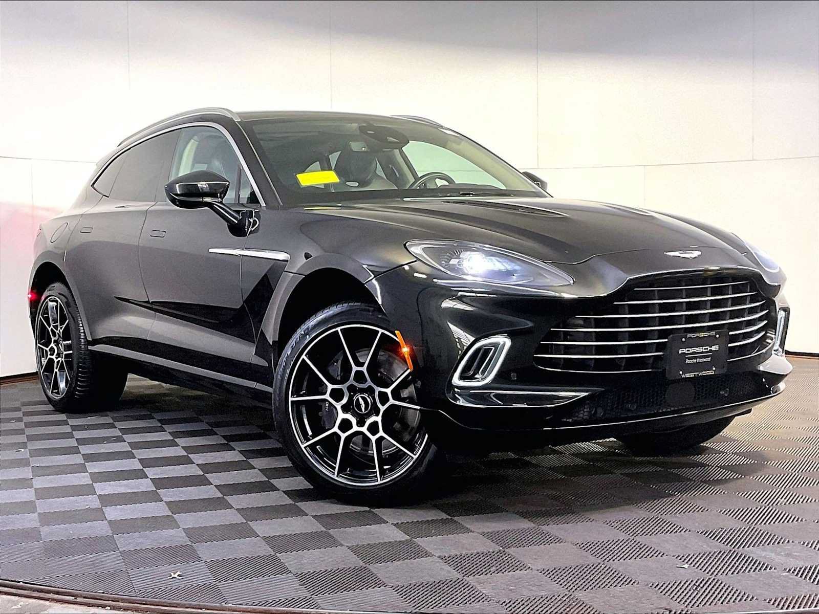 Used 2021 Aston Martin DBX AWD/4WD image 9
