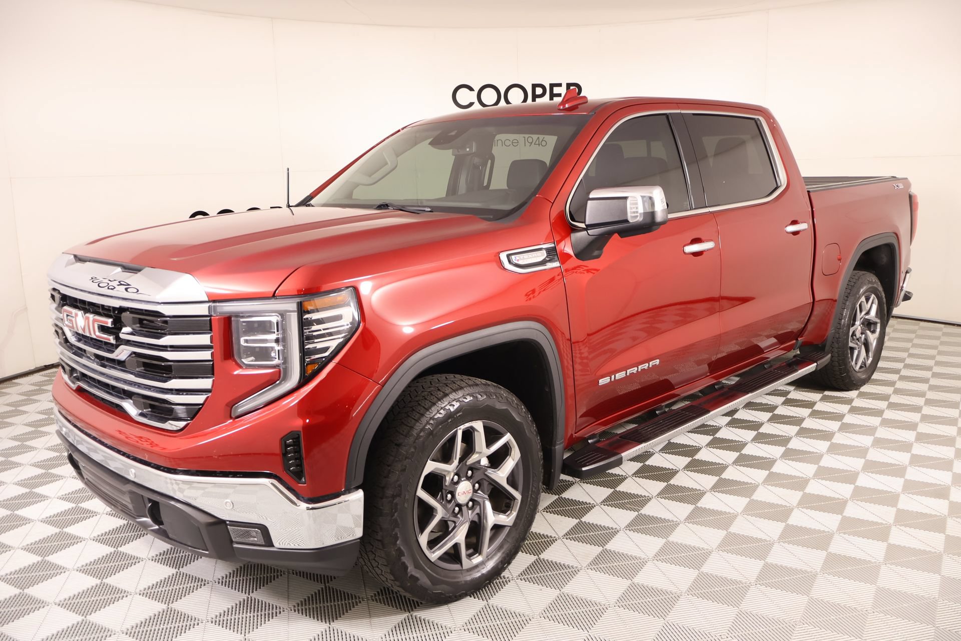 Used 2022 GMC Sierra 1500 SLT AWD/4WD image 11