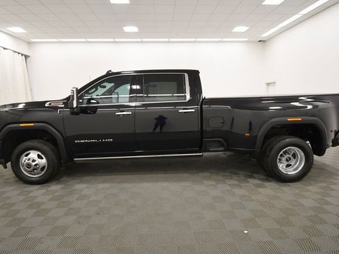 Used 2023 GMC Sierra 3500 Denali w/ Denali Ultimate Package image 4