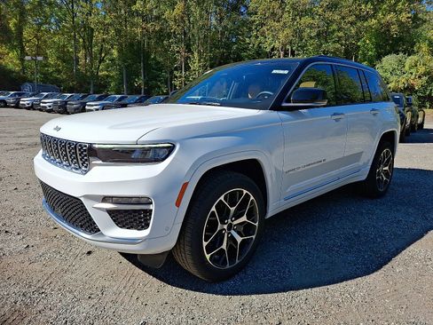 New 2025 Jeep Grand Cherokee Summit image 2