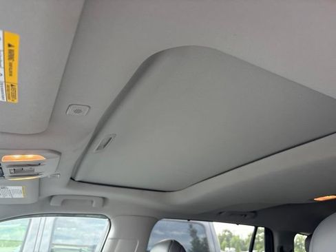 Used 2024 Toyota Highlander XLE AWD/4WD image 52