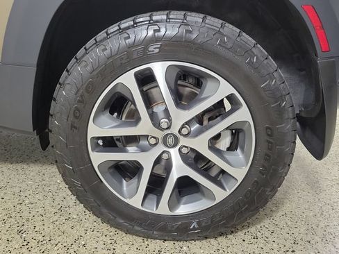Used 2020 Land Rover Defender 110 SE AWD/4WD image 8