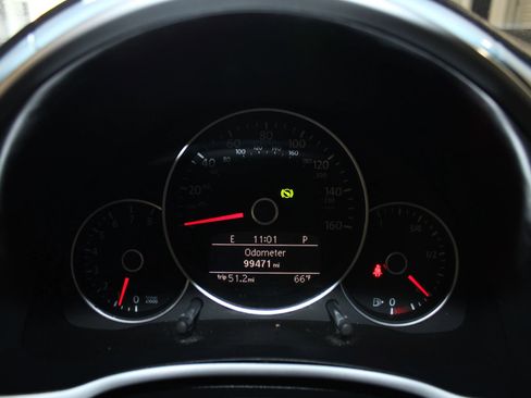 Used 2012 Volkswagen Beetle 2.5 FWD image 11