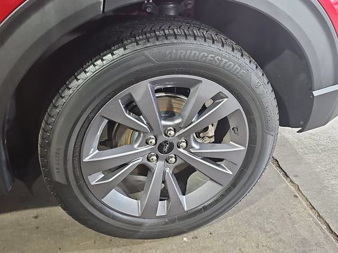 Used 2022 Ford Explorer XLT w/ Equipment Group 202A AWD/4WD image 40