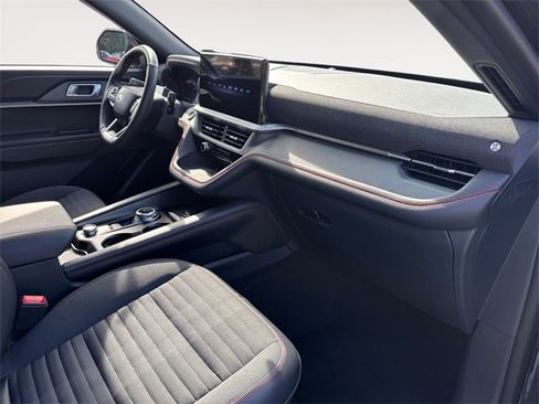 Used 2025 Ford Explorer ST-Line image 10