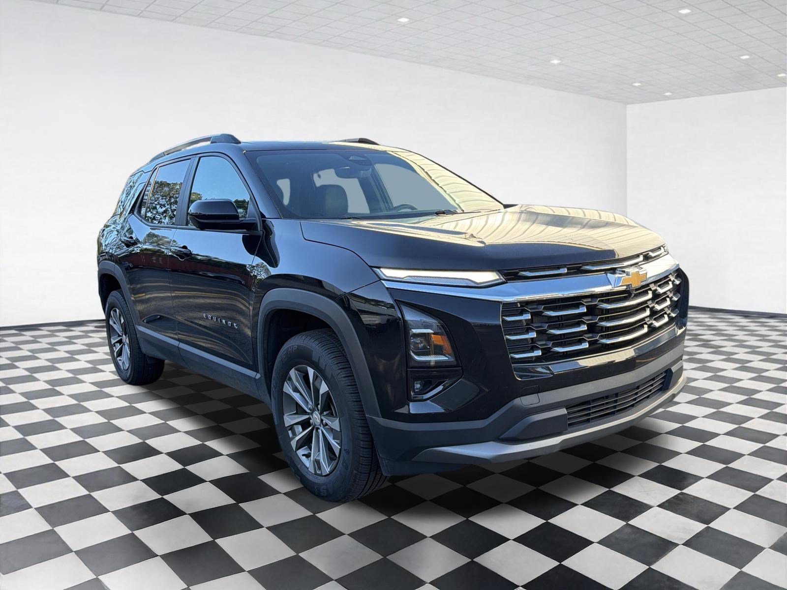 Used 2025 Chevrolet Equinox LT w/ Convenience Package II FWD image 3
