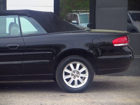Used 2002 Chrysler Sebring GTC FWD image 22