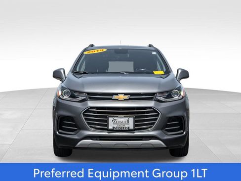 Used 2019 Chevrolet Trax LT w/ LT Convenience Package FWD image 2