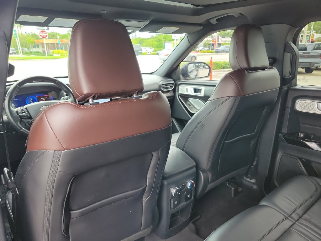 Used 2021 Ford Explorer Platinum AWD/4WD image 18