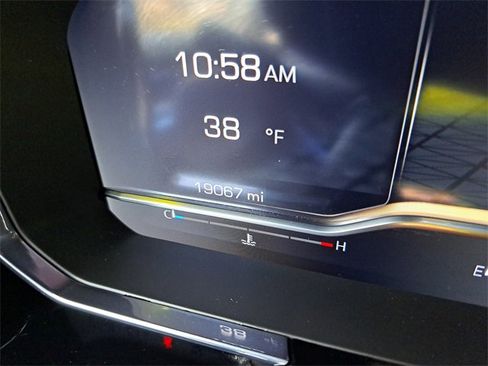 Used 2024 GMC Sierra 1500 SLE image 17