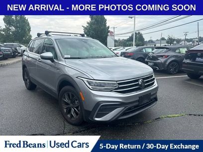 Used 2024 Volkswagen Tiguan SE w/ Panoramic Sunroof Package