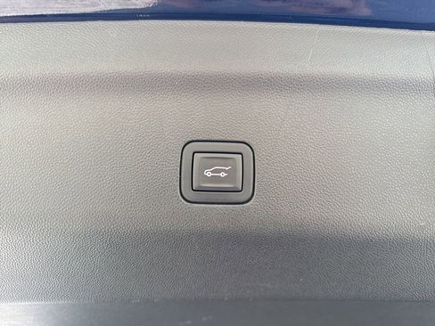 Used 2023 GMC Yukon XL Denali w/ Advanced Technology Package AWD/4WD image 57