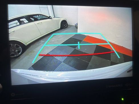 Used 2022 Toyota Highlander LE image 26