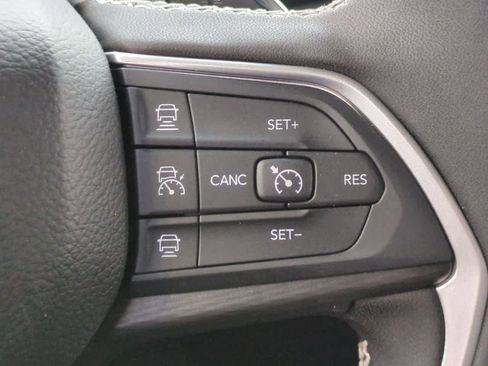 New 2025 Jeep Grand Cherokee Laredo w/ Luxury Tech Group I RWD image 25