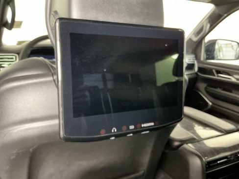 Used 2022 Jeep Wagoneer Series III w/ Rear Seat Entertainment Group AWD/4WD image 26