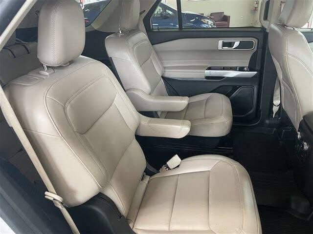 Used 2022 Ford Explorer XLT w/ Equipment Group 202A AWD/4WD image 28