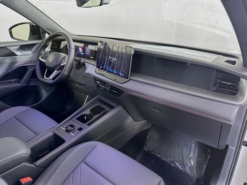 New 2026 Volkswagen Tiguan SE R-Line AWD/4WD image 29