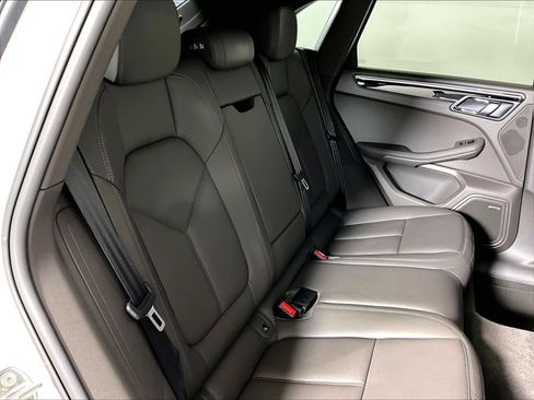 Used 2026 Porsche Macan AWD/4WD image 23