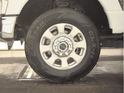 Used 2024 Ford F250 XLT w/ FX4 Off-Road Package AWD/4WD image 24