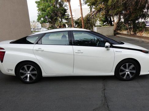 Used 2017 Toyota Mirai FWD image 18