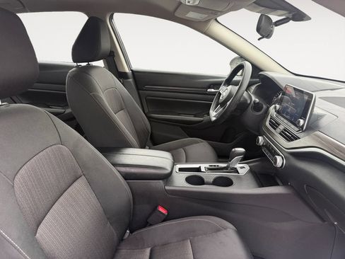 Used 2025 Nissan Altima 2.5 SV FWD image 15